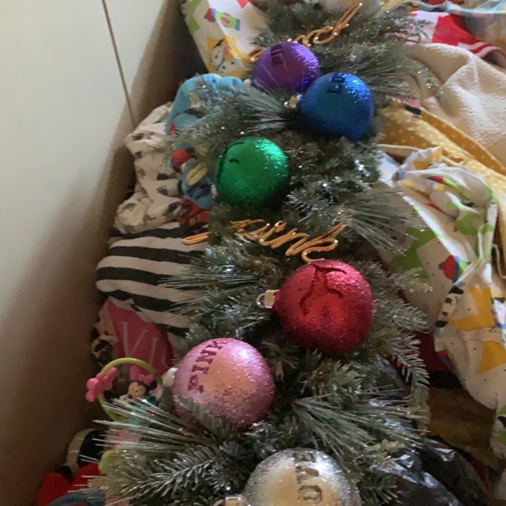 VS PINK CHRISTMAS DISPLAY FROM 2018 taking offers